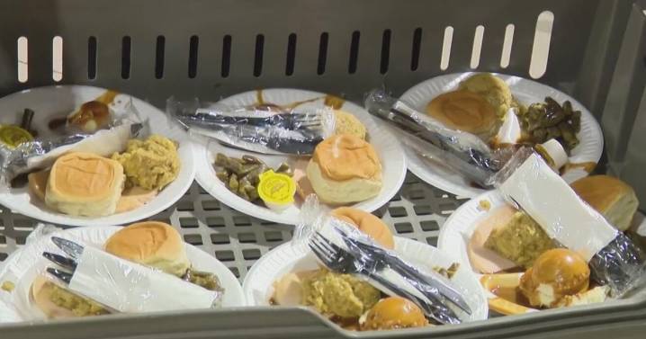 H-E-B hosts "Feast of Sharing," feeding thousands in North Texas as need grows
