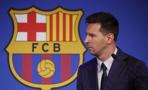 Messi visita el renovado estadio del Barça, dice "ojalá algún día pueda volver"