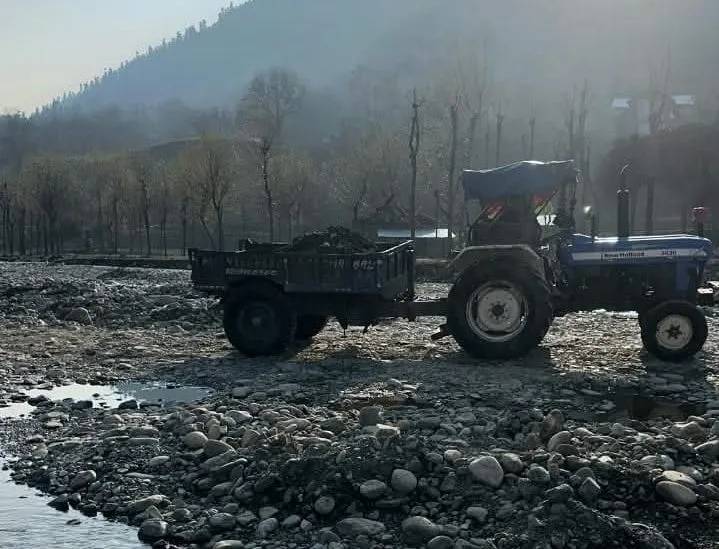 Illegal extraction of minerals curbed in Anantnag, several vehicles impounded