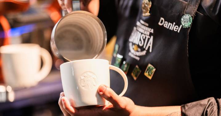 La receta de Starbucks para mantener estabilidad laboral en México mientras en EU las huelgas crecen