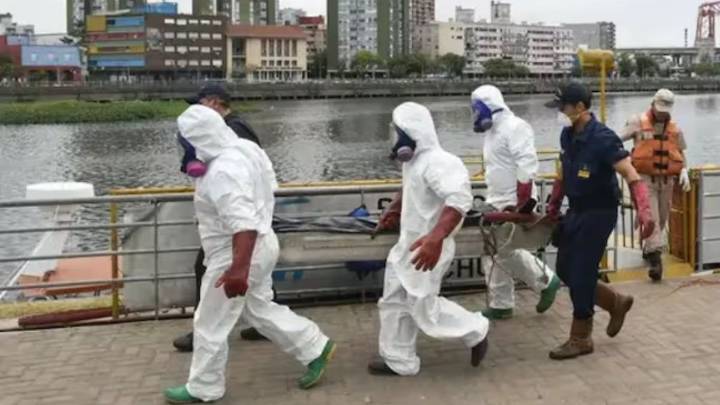 Hallaron un cuerpo sin vida flotando en el río en La Boca: investigan qué pasó