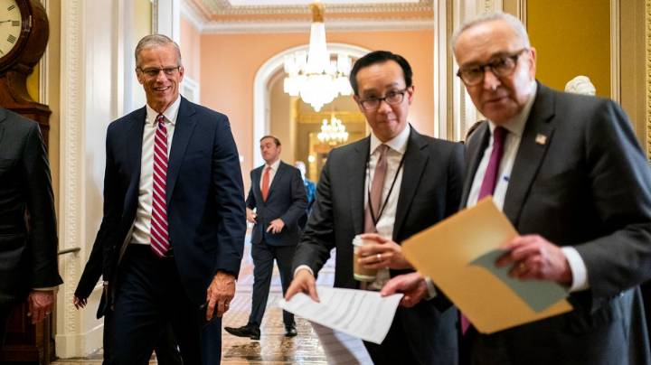 Shutdown ties record as lawmakers struggle to find funding deal