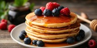 Receta de hot cakes de avena y frutos rojos sin harina ni azúcar aptos para celíacos