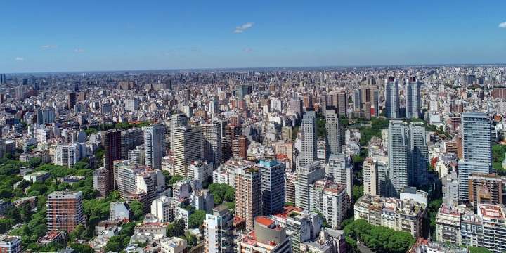 Cuáles son las provincias que disponen de más fondos por habitante sumando recursos propios y envíos del gobierno nacional