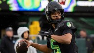 Oregon at Iowa odds, picks and predictions
