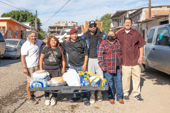 Entregan pavos a veteranos deportados en Tijuana por Thanksgiving