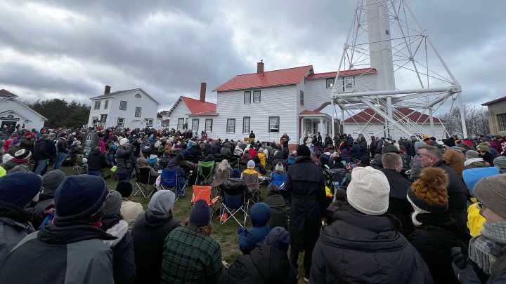 Thousands attend Edmund Fitzgerald 50th memorial ceremony