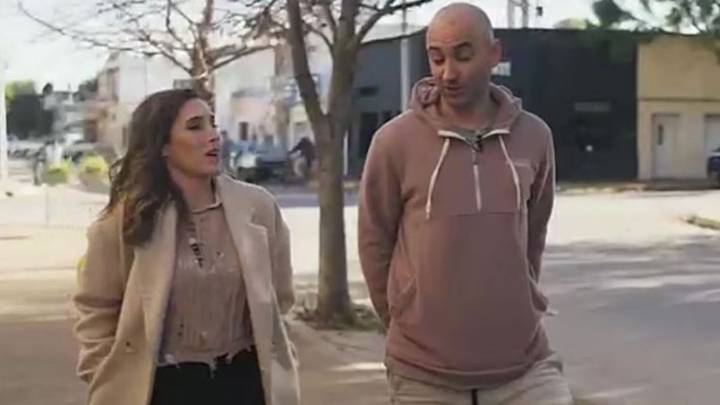 Soledad Pastorutti se reencontró con su primer novio mientras recorría Arequito
