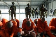 Traslada Ecuador a primeros 300 presos a megacárcel