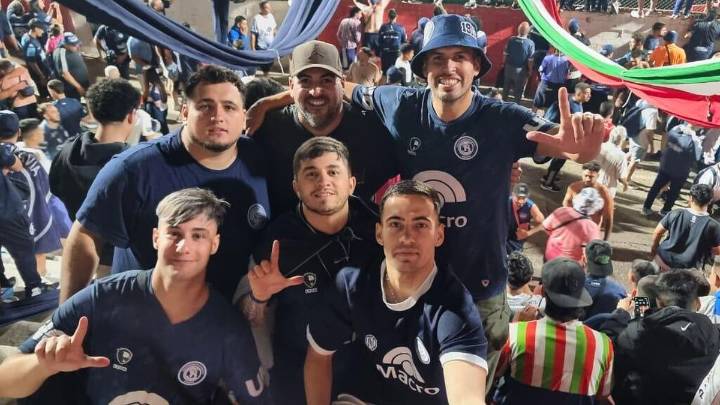 Amor eterno por la Lepra: hinchas mendocinos y la pasión que los llevó a tocar el cielo con las manos