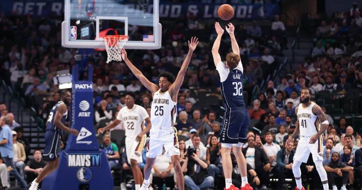 Marshall's clutch 3, Flagg's career night lift Mavericks over Pelicans 118