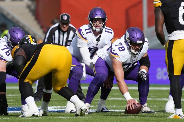 Deadspin | Vikes open 21-day window for C Ryan Kelly (concussion)