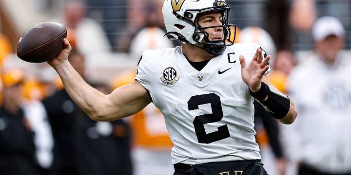 Pavia passes, runs for TDs as No. 12 Vanderbilt beats in-state rival No. 18 Tennessee 45