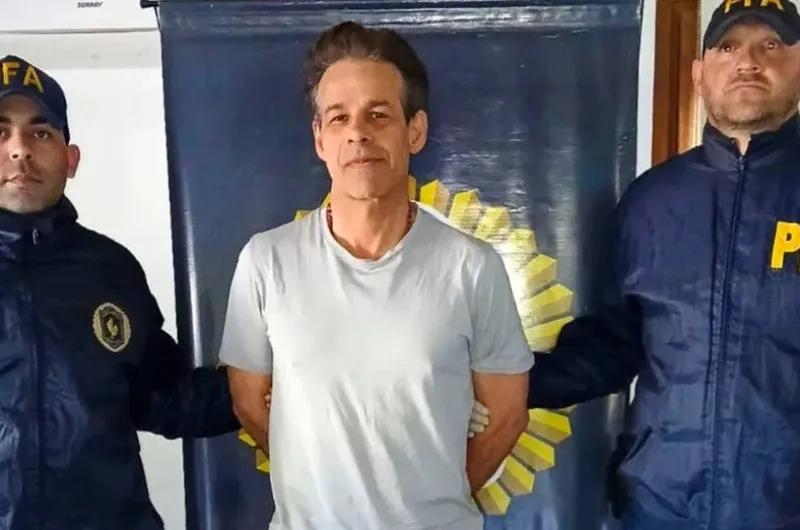 Extraditado: Fred Machado, esposado y rumbo a Estados Unidos