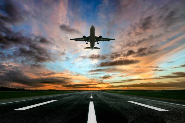 Flight cuts to remain at only 6% after shutdown due to air traffic controllers returning to work