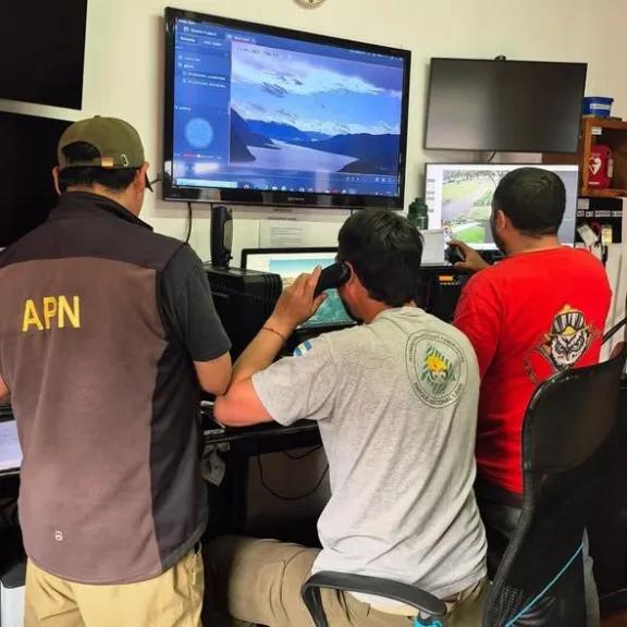 Tres focos de incendio activos en la zona de Quillén, en el Cerro Ponom