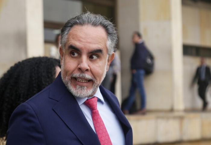 Salario mínimo de 2026 podría quedar en 1’800.000 pesos, según Mininterior Armando Benedetti