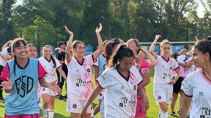 Las Reinas festejaron en el Barraza y van a Quilmes