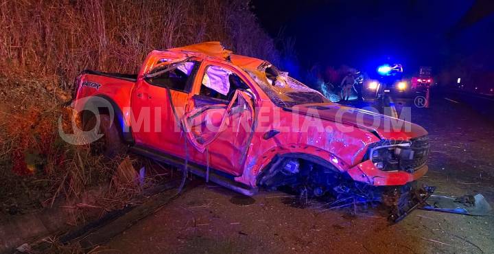 Volcadura de camioneta en la Siglo XXI deja un muerto y 4 heridos graves