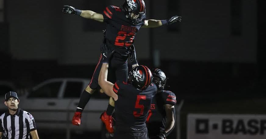 District Champions: Washington, Hoskins deliver for Hannibal to roll past Odessa