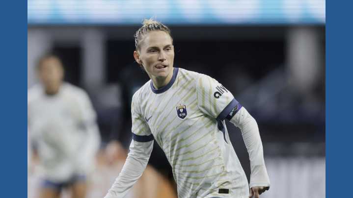 Jess Fishlock returns for another year with the Seattle Reign