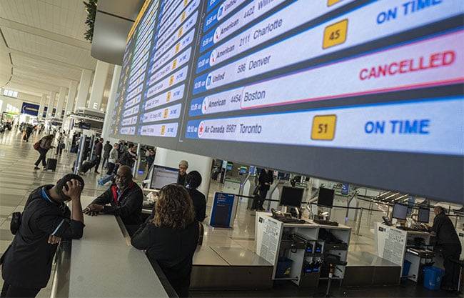 Más de 800 vuelos cancelados en EU en ‘inédita’ reducción de tráfico por cierre de Gobierno