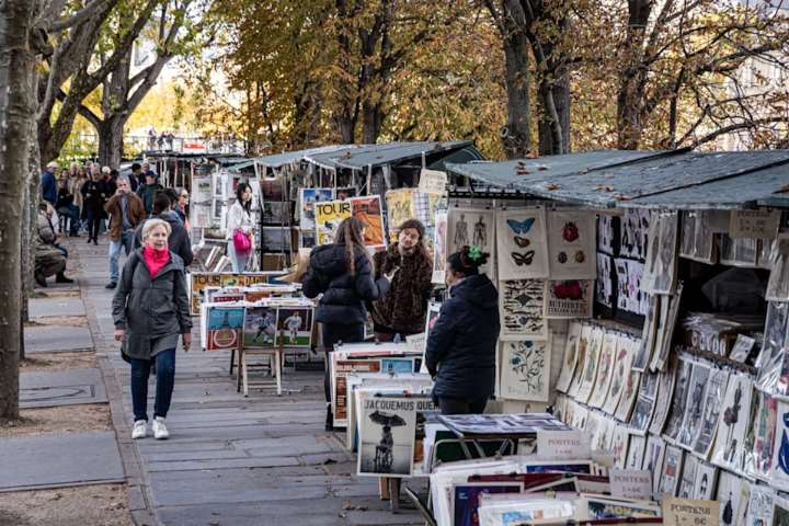 París celebra los 475 años de los ‘bouquinistes’ -vendedores libros de viejo