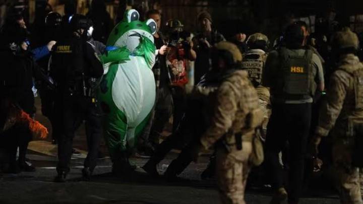 Un ejército de ranas contra Trump: la insurrección que se extiende por EEUU como símbolo de resistencia civil