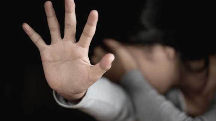 Imputan a una mujer por abandono de sus hijas y a su pareja por abuso sexual agravado