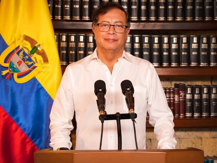 Presidente Gustavo Petro denuncia que Estados Unidos invadirá Venezuela para tener el control del petróleo