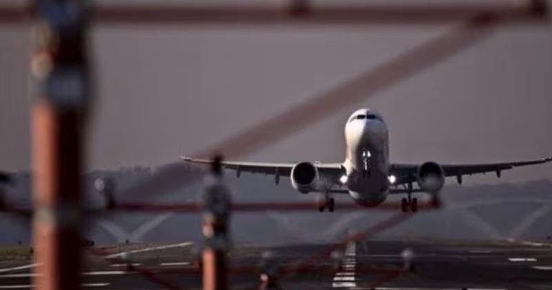 U.S. Orders Nationwide Flight Cuts Amid Deepening Government Shutdown; Airlines Scramble as Air Traffic Control Crisis Mounts