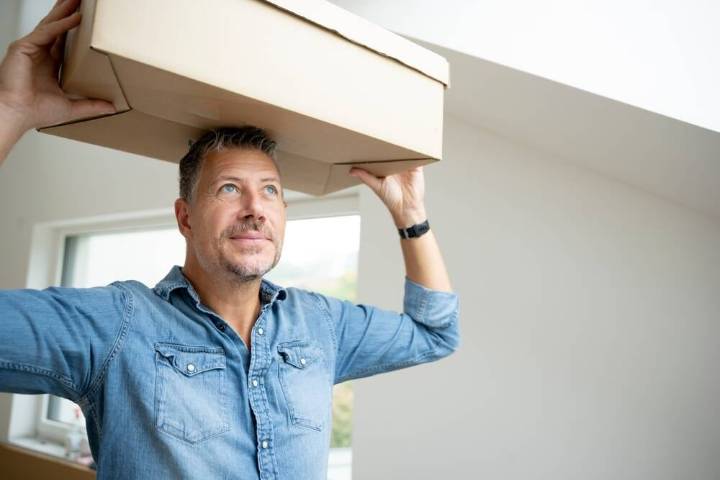 Linux admin hated downtime so much he schlepped a live UPS • The Register