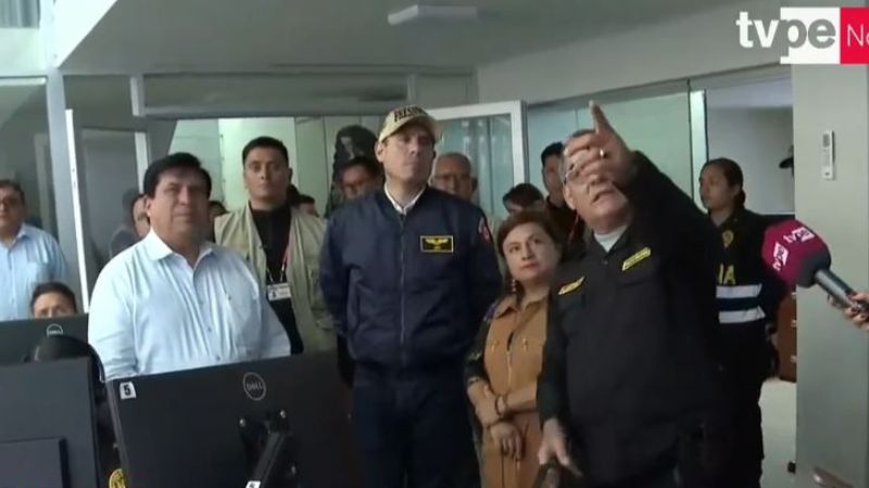 Presidente José Jerí visita Central 105 en Trujillo