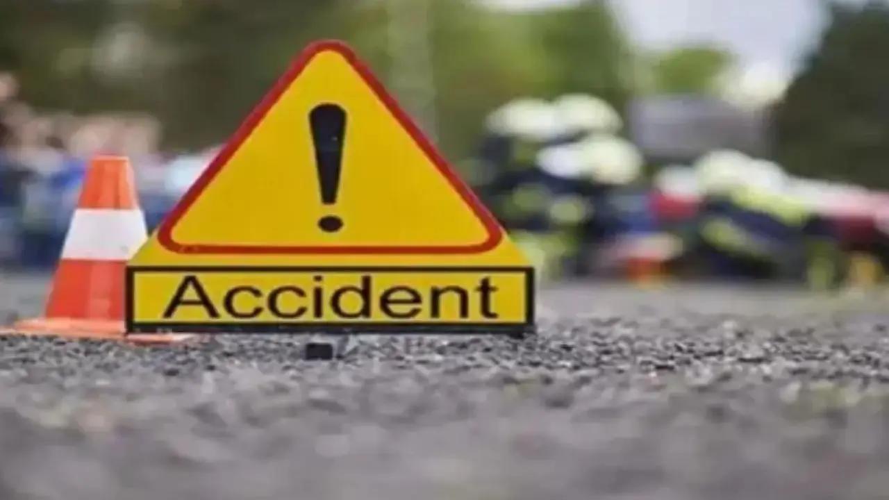 Uttar Pradesh: Two dead as speeding car rams into tree in Ballia district