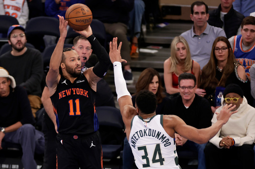 Jalen Brunson anota 37 puntos mientras Knicks vencen 118-111 a Bucks y avanzan en la Copa NBA