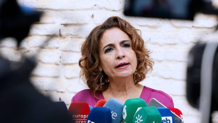 Montero responde: el Gobierno y el PSOE "no se dejan chantajear"