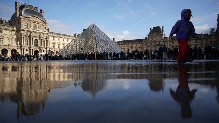 Louvre heist suspect's trial in separate case postponed due to high media profile