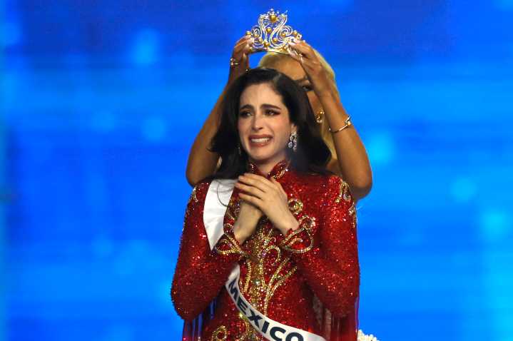 Pemex niega injerencia en Miss Universo tras triunfo de mexicana Fátima Bosch