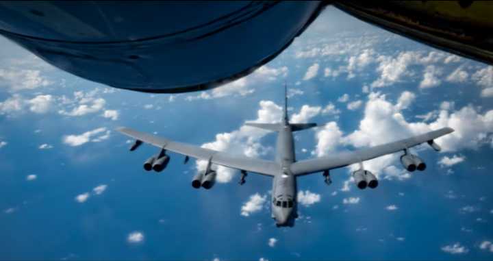 EE.UU realiza demostración de bombarderos en el mar Caribe