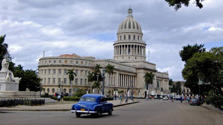 Cuba sorprende con un plan para atraer capital extranjero a su sector financiero y permitir a empresas foraneas importar su propio combustible