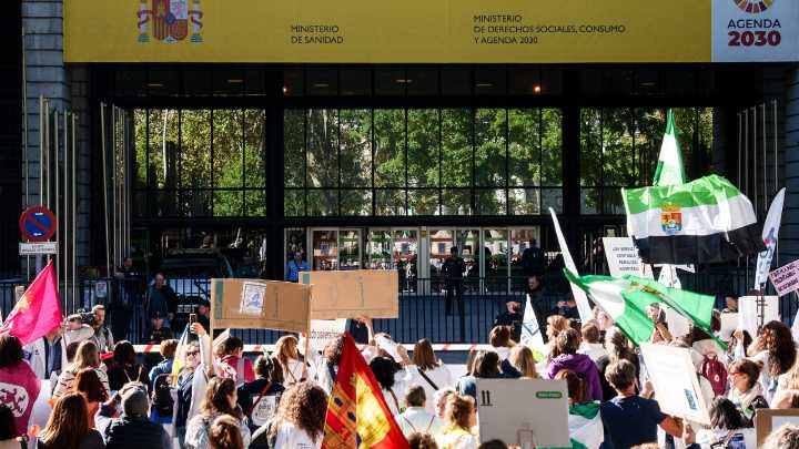 Huelga: los técnicos de los hospitales estallan contra Mónica García