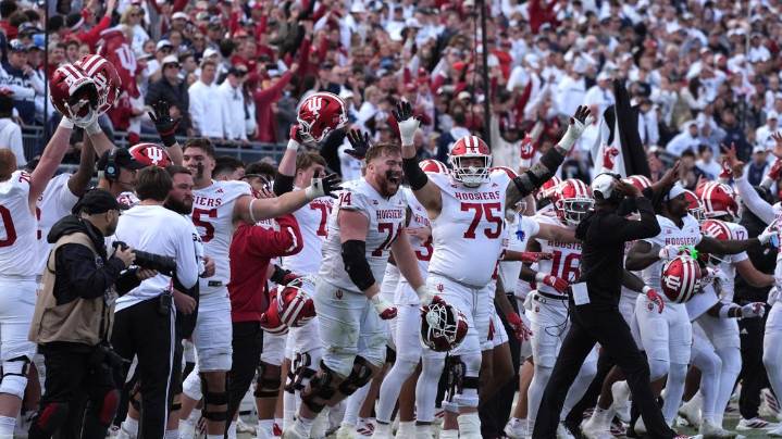 Hoosiers stay No. 2, Irish move up to No. 9 amid AP Top 25 shakeup