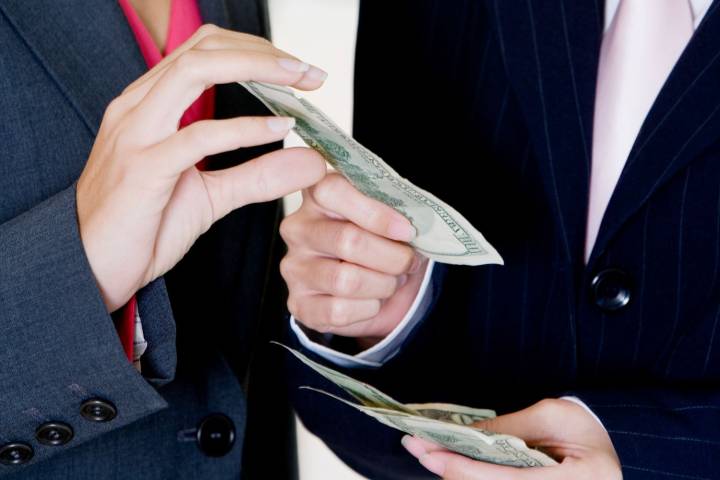 Single Woman Refuses to Pay Same Amount for Family Vacation as Sisters with Kids