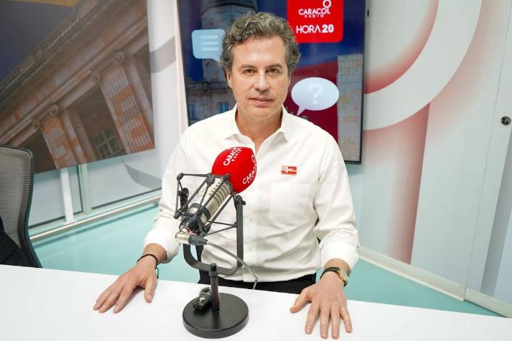 “No cerramos la puerta”: Galán sobre alianza de partidos tradicionales y de oposición para 2026