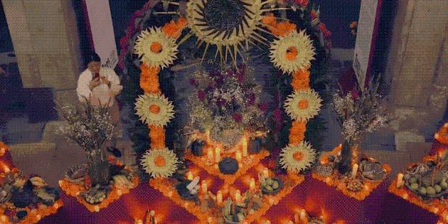 Sheinbaum honra en Altar de Muertos a las mujeres que han "sostenido la vida"