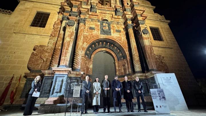 La Basílica de la Vera Cruz estrena iluminación en su fachada