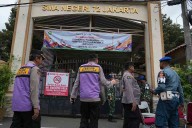 Police probe Indonesia mosque attack