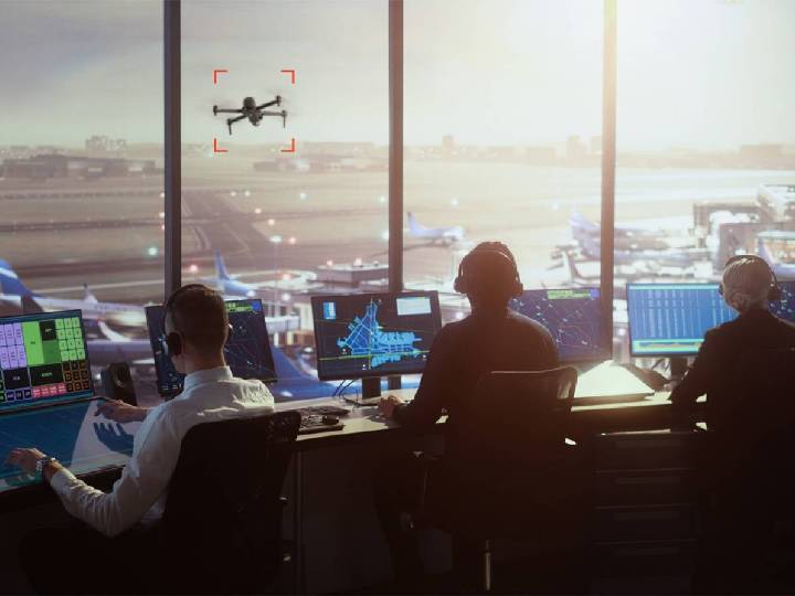 Alerta por drones paraliza temporalmente el aeropuerto de Berlín