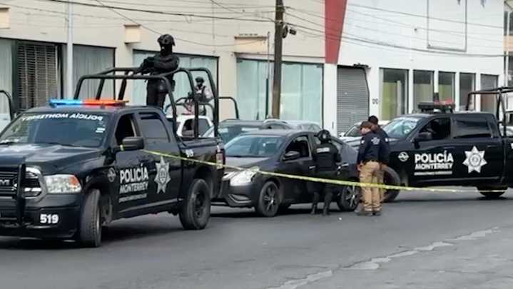 Detienen a Dos Hombres con Armas de Fuego en Monterrey