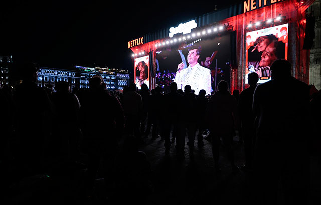 Fans de Juan Gabriel le rindieron homenaje en el Zócalo de Ciudad de México
